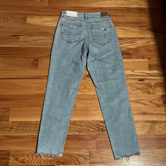 AE Strigid ripped mom jean - Picture 6 of 7